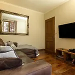 Loppe - Mountain Four-bedroom Hidden Gem