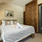 Loppe - Mountain Four-bedroom Hidden Gem Villa